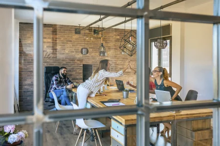Consejos para distribuir el mobiliario en oficinas de tipo coworking